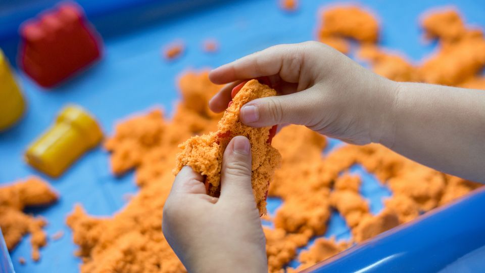 Sensoplastyka – zabawa, która wspiera rozwój dziecka